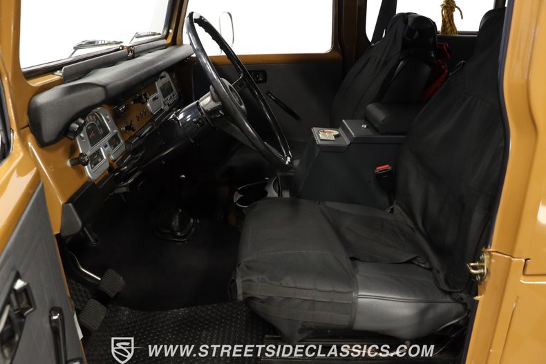 Toyota-Land-cruiser-1978-Butterscotch-Dark-Gray-33