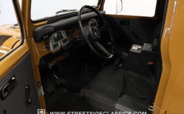 Toyota-Land-cruiser-1978-Butterscotch-Dark-Gray-4
