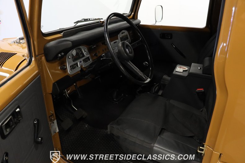 Toyota-Land-cruiser-1978-Butterscotch-Dark-Gray-4