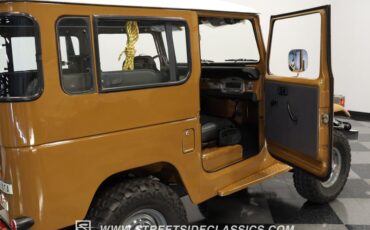 Toyota-Land-cruiser-1978-Butterscotch-Dark-Gray-46