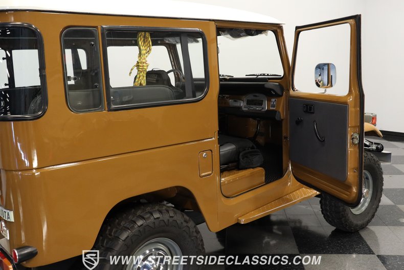 Toyota-Land-cruiser-1978-Butterscotch-Dark-Gray-46