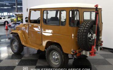 Toyota-Land-cruiser-1978-Butterscotch-Dark-Gray-6