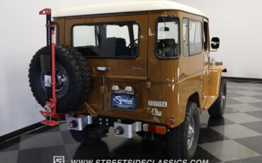 Toyota-Land-cruiser-1978-Butterscotch-Dark-Gray-9