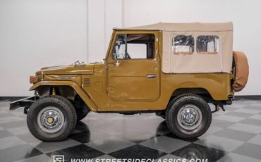 Toyota-Land-cruiser-1978-Olive-Mandarin-Orange-1
