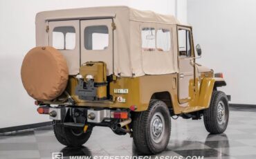 Toyota-Land-cruiser-1978-Olive-Mandarin-Orange-12