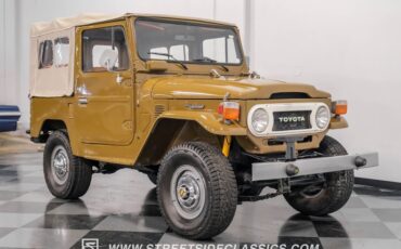 Toyota-Land-cruiser-1978-Olive-Mandarin-Orange-17