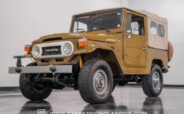 Toyota-Land-cruiser-1978-Olive-Mandarin-Orange-19