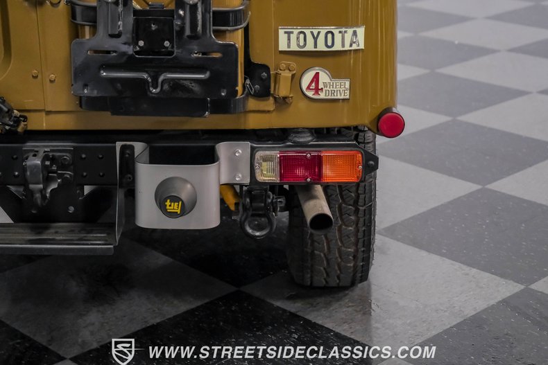 Toyota-Land-cruiser-1978-Olive-Mandarin-Orange-23