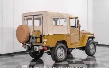 Toyota-Land-cruiser-1978-Olive-Mandarin-Orange-24