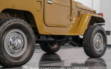Toyota-Land-cruiser-1978-Olive-Mandarin-Orange-25