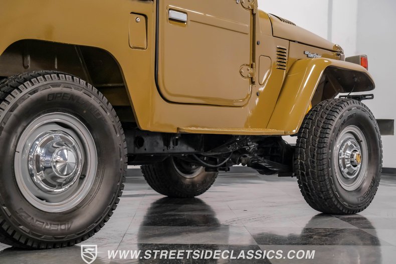 Toyota-Land-cruiser-1978-Olive-Mandarin-Orange-25