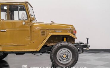 Toyota-Land-cruiser-1978-Olive-Mandarin-Orange-27