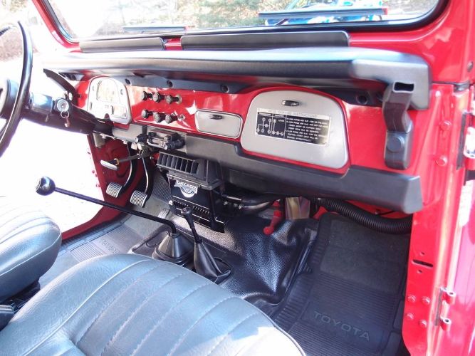 Toyota-Land-cruiser-1978-Red-Black-9