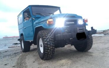 Toyota-Land-cruiser-1979-Blue-2