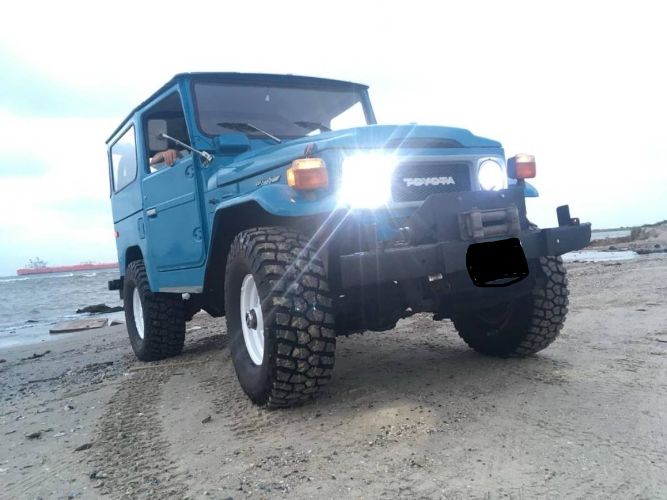 Toyota-Land-cruiser-1979-Blue-2