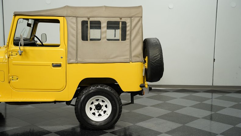 Toyota-Land-cruiser-1979-Mustard-Yellow-Black-30