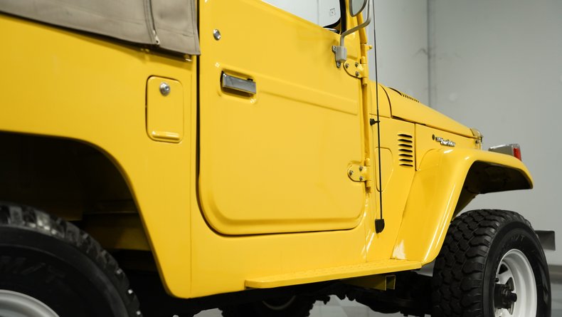 Toyota-Land-cruiser-1979-Mustard-Yellow-Black-34