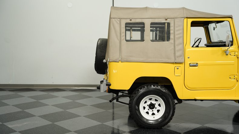 Toyota-Land-cruiser-1979-Mustard-Yellow-Black-35