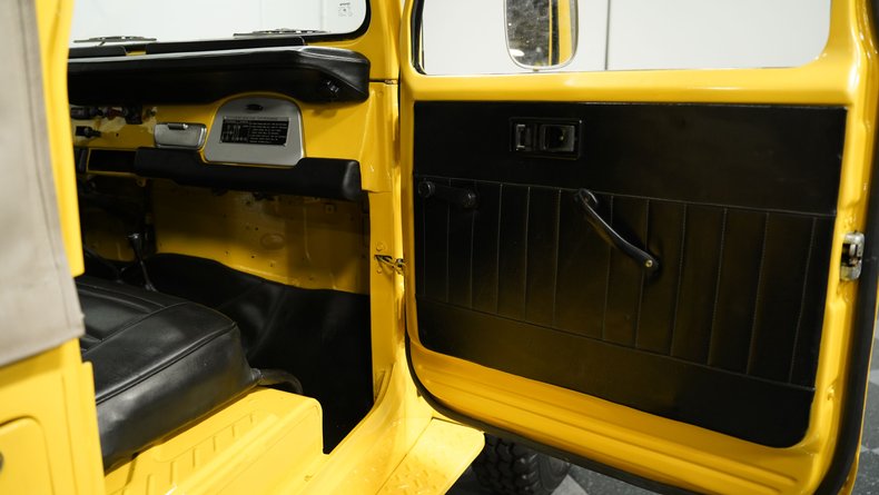 Toyota-Land-cruiser-1979-Mustard-Yellow-Black-4
