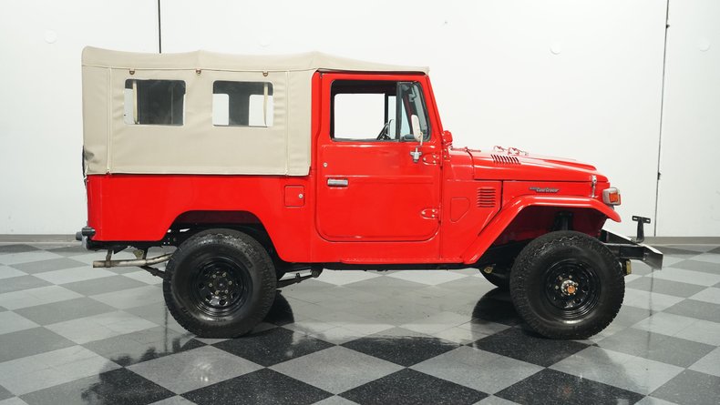 Toyota-Land-cruiser-1979-Red-Black-11