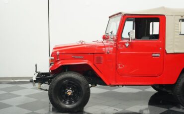 Toyota-Land-cruiser-1979-Red-Black-19