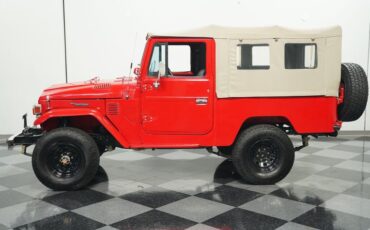 Toyota-Land-cruiser-1979-Red-Black