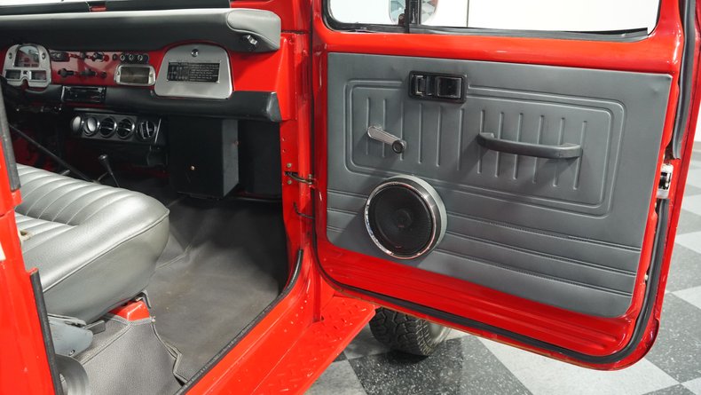 Toyota-Land-cruiser-1979-Red-Black-47