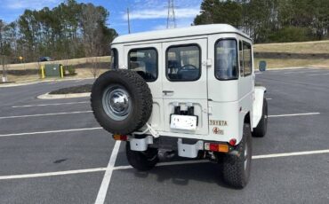 Toyota-Land-cruiser-1979-White-2