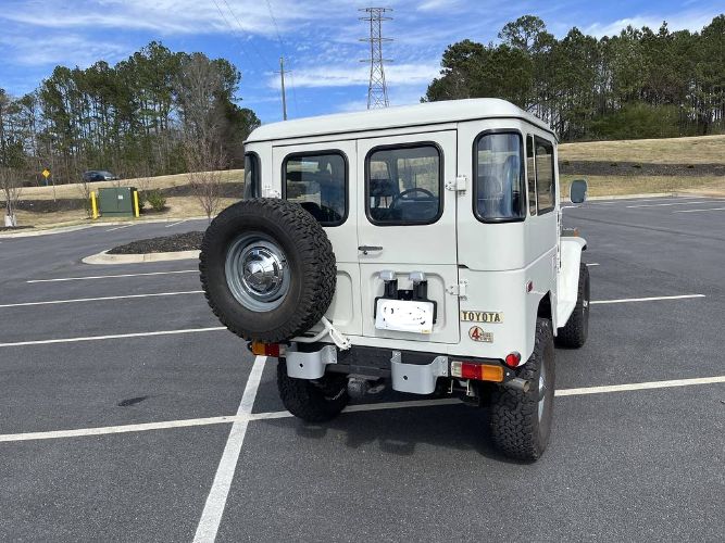 Toyota-Land-cruiser-1979-White-2