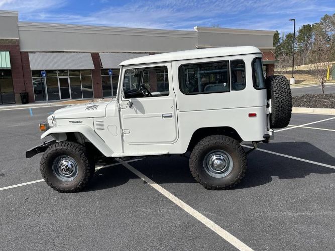 Toyota-Land-cruiser-1979-White-20