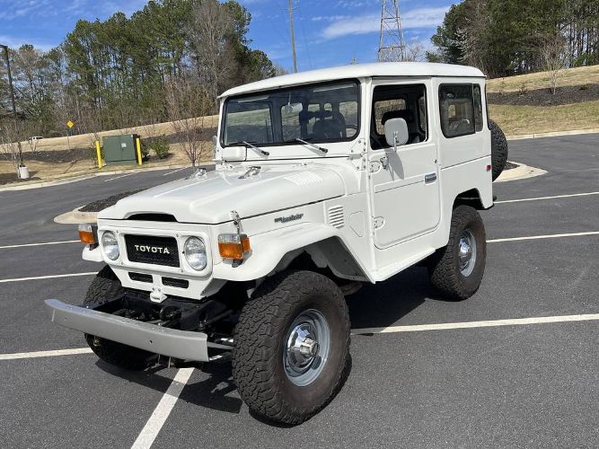 Toyota-Land-cruiser-1979-White-21