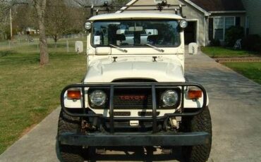 Toyota-Land-cruiser-1979-White-4