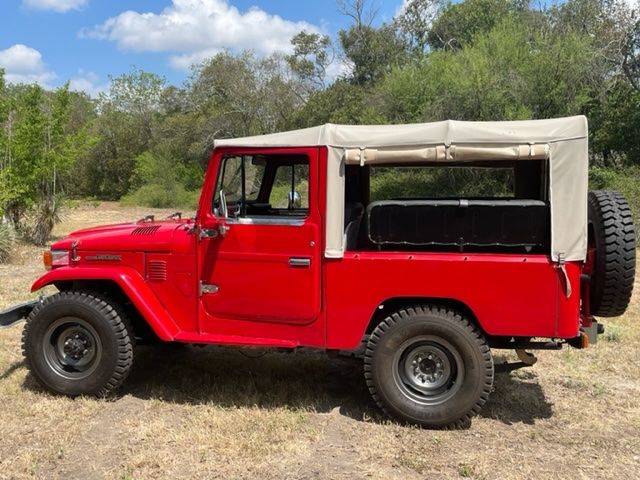 Toyota-Land-cruiser-1982-11