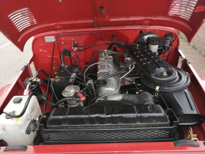 Toyota-Land-cruiser-1982-Red-12