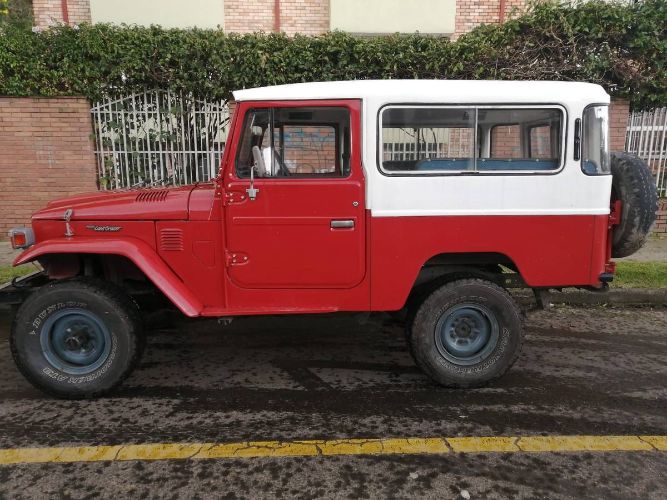 Toyota-Land-cruiser-1982-Red-13