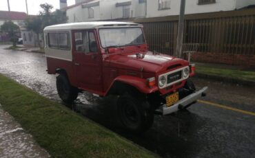 Toyota-Land-cruiser-1982-Red-16
