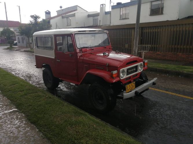 Toyota-Land-cruiser-1982-Red-16