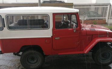 Toyota-Land-cruiser-1982-Red-17