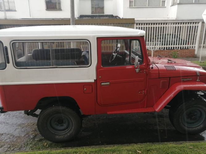 Toyota-Land-cruiser-1982-Red-17