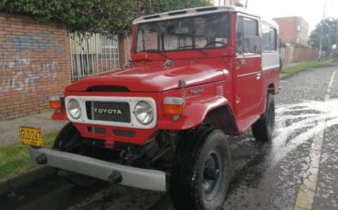 Toyota-Land-cruiser-1982-Red-19