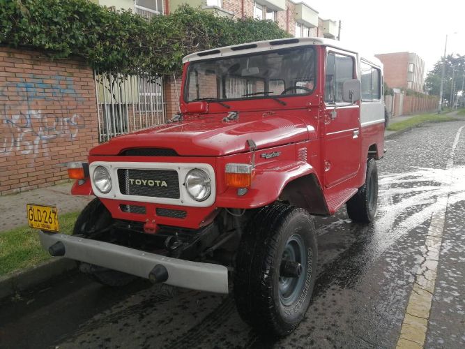 Toyota-Land-cruiser-1982-Red-19