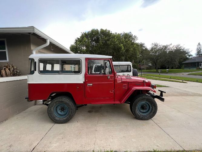 Toyota-Land-cruiser-1982-Red-20