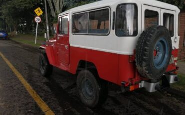 Toyota-Land-cruiser-1982-Red-21
