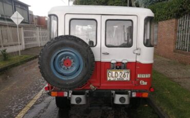 Toyota-Land-cruiser-1982-Red-22
