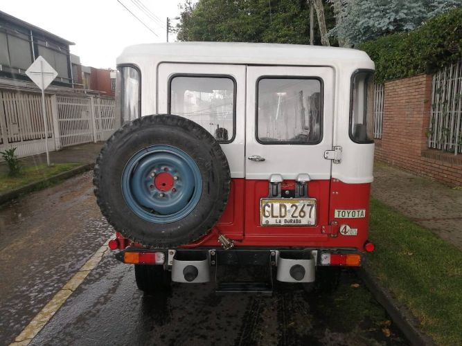 Toyota-Land-cruiser-1982-Red-22