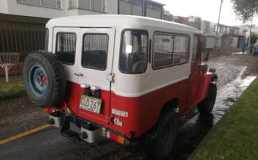 Toyota-Land-cruiser-1982-Red-23