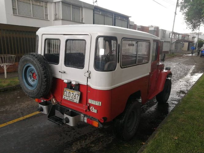 Toyota-Land-cruiser-1982-Red-23
