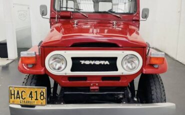 Toyota-Land-cruiser-1982-Red-3
