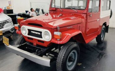 Toyota-Land-cruiser-1982-Red-7