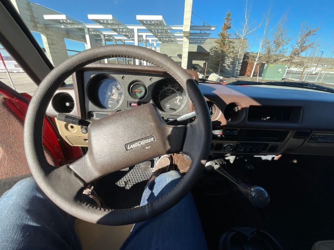Toyota-Land-cruiser-1983-Orange-Tan-10